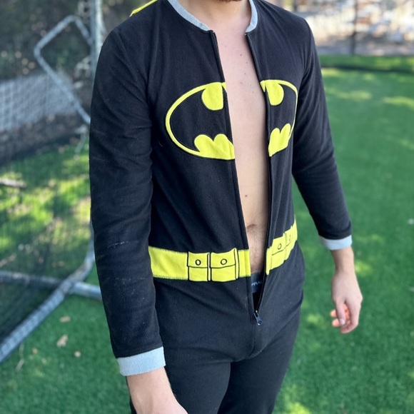 BATMAN ONESIE MEN CAPE PAJAMA FLEECE DC COMIC SUPERHERO UNION SUIT ADULT COSTUME - Picture 1 of 16